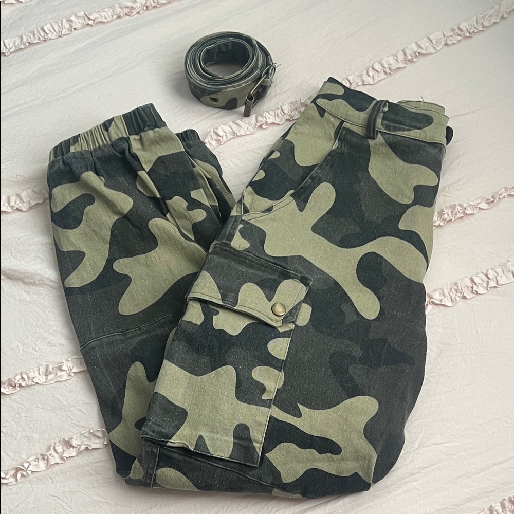 Camouflage Cargo Joggers - Green & Black